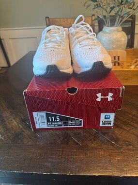 Under Armour sonic White and Black Men's Athletic Running Shoes